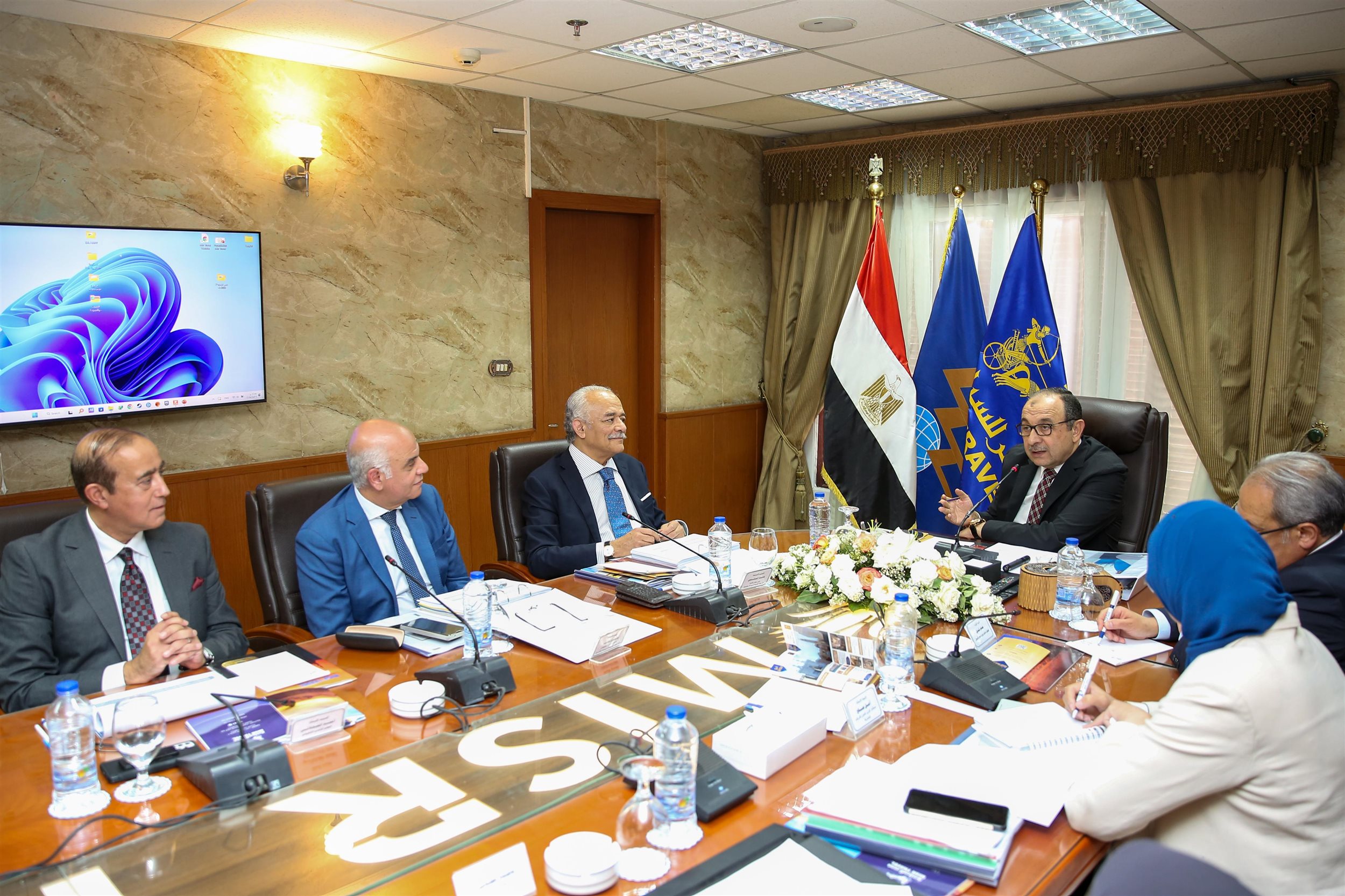 وزير قطاع الأعمال يتابع مستجدات العمل على عدد من المشروعات السياحية والفندقية