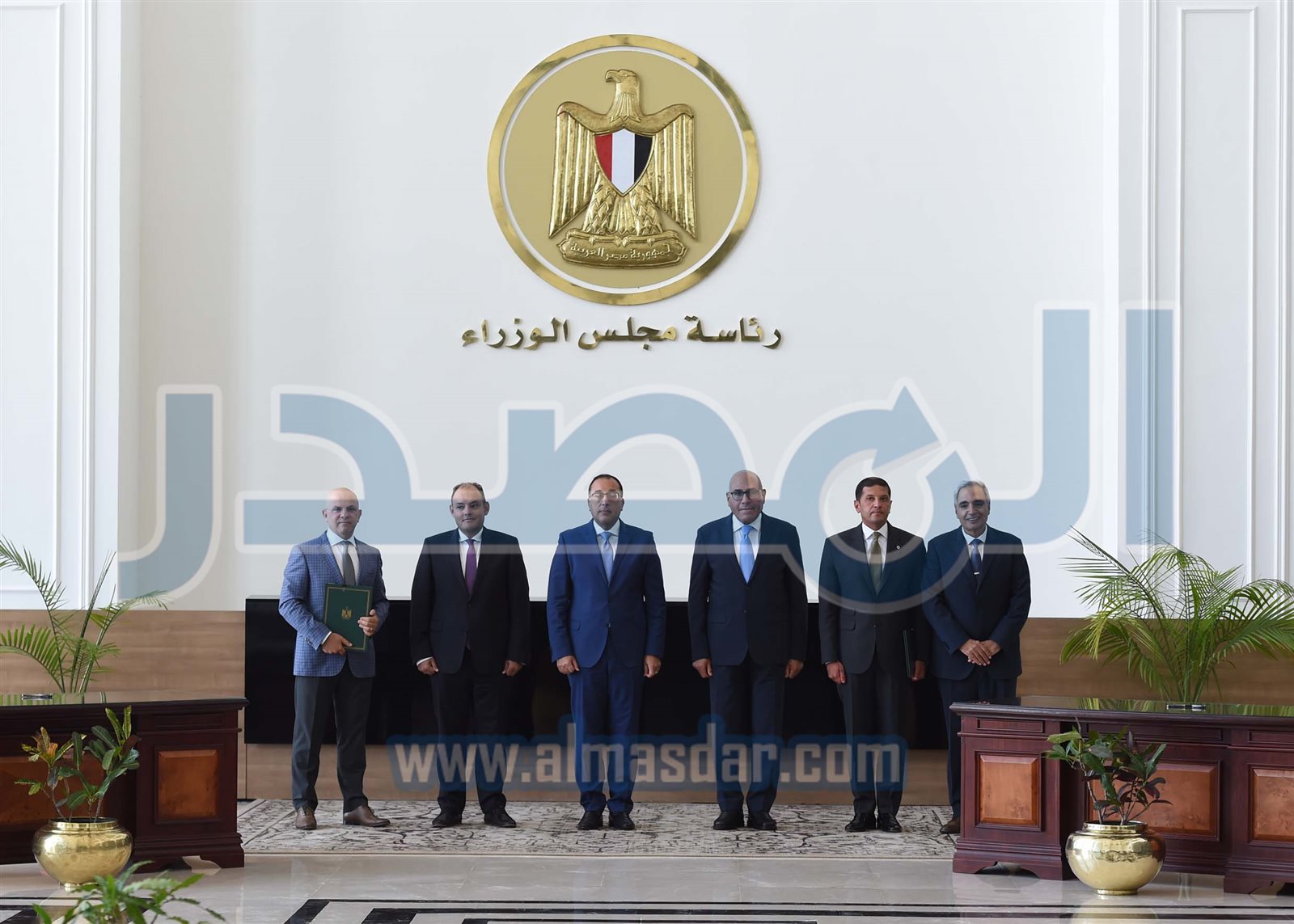 جانب من التوقيع