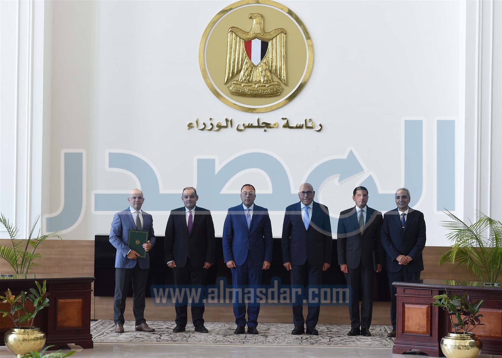 جانب من التوقيع