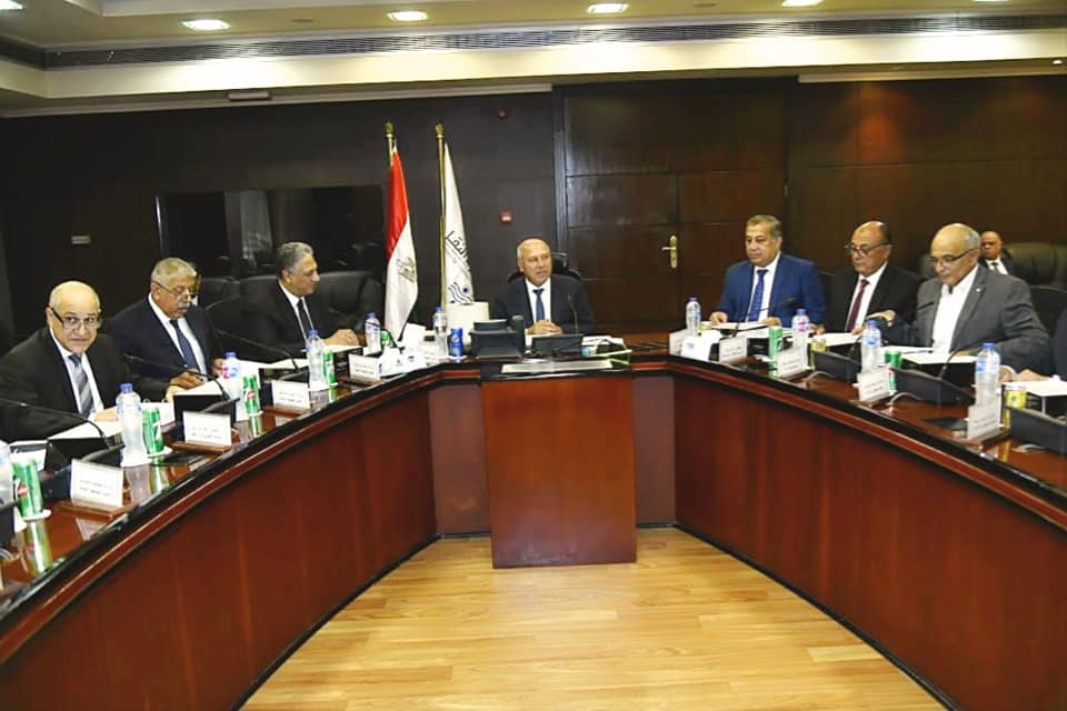 جانب من اجتماع مشروعات الطرق والكباري والنقل البري