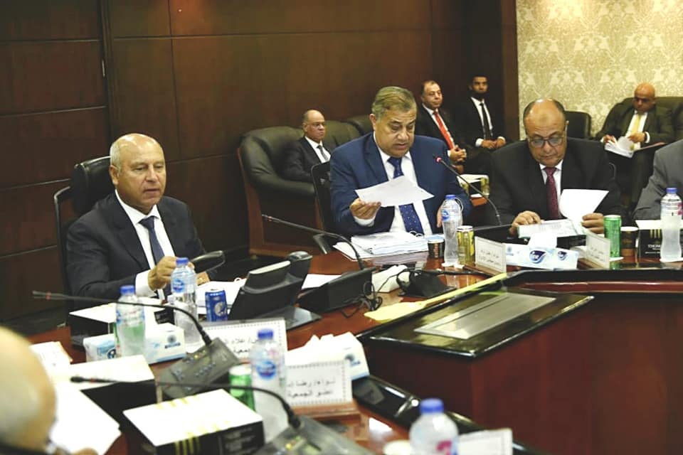 جانب من اجتماع مشروعات الطرق والكباري والنقل البري