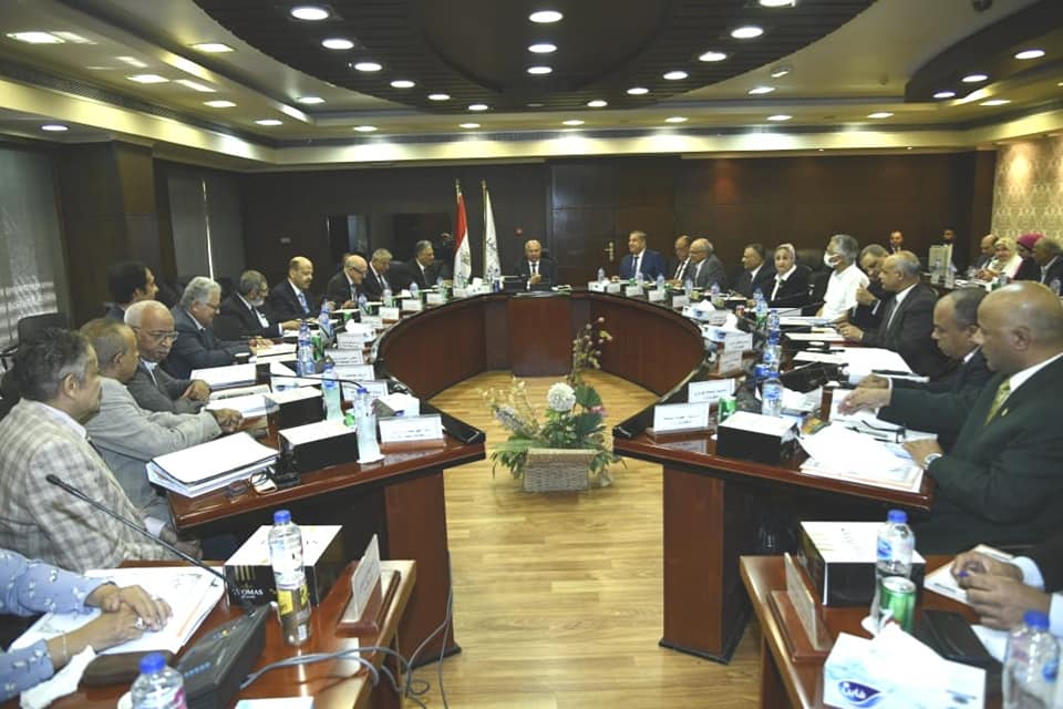 جانب من اجتماع مشروعات الطرق والكباري والنقل البري