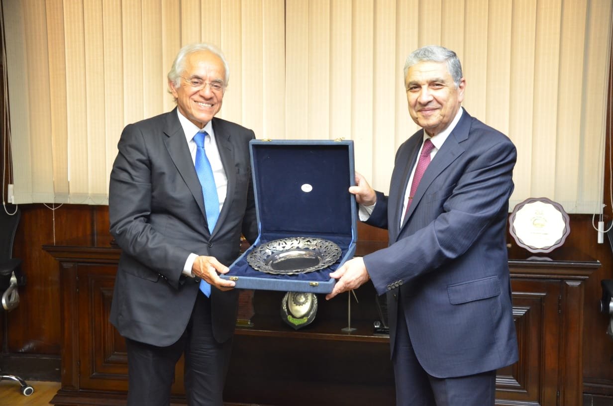 جانب من بحث سبل دعم وتعزيز التعاون بين قطاع الكهرباء والطاقة