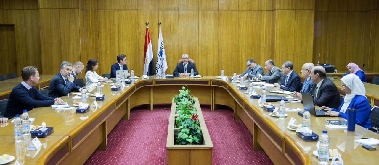 جلسة نقاشية فنية مع ميرسك وسيمنز حول مشروعات الوقود الأخضر