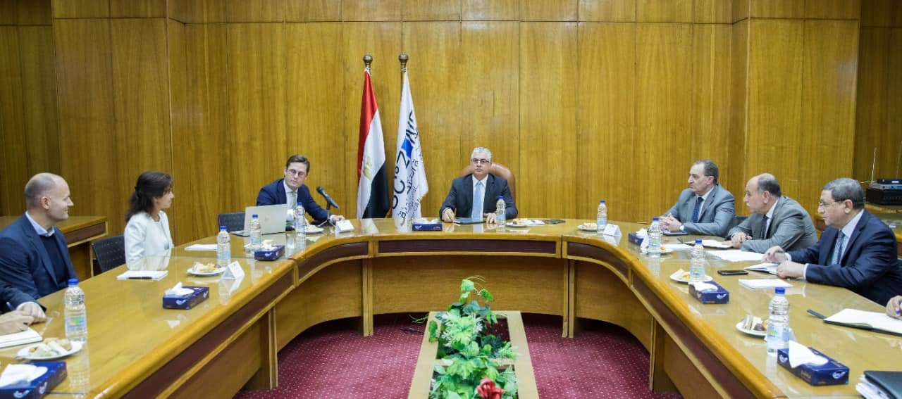 جلسة نقاشية فنية مع ميرسك وسيمنز حول مشروعات الوقود الأخضر