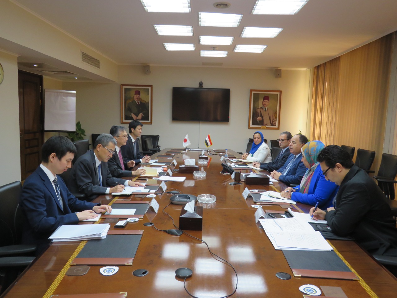 وزير المالية فى لقائه مع السفير اليابانى ورئيس جمعية رجال الأعمال اليابانيين