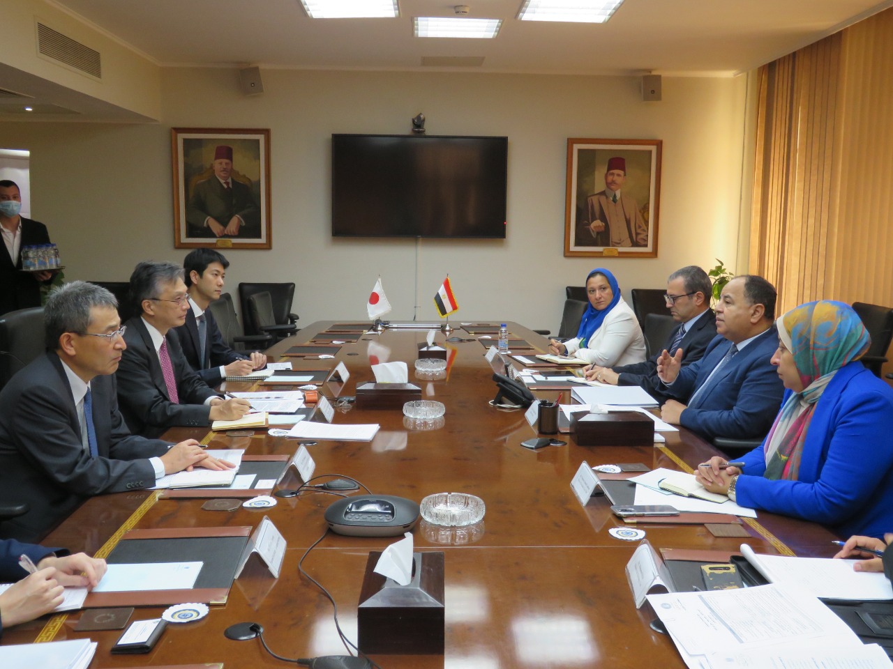 وزير المالية فى لقائه مع السفير اليابانى ورئيس جمعية رجال الأعمال اليابانيين