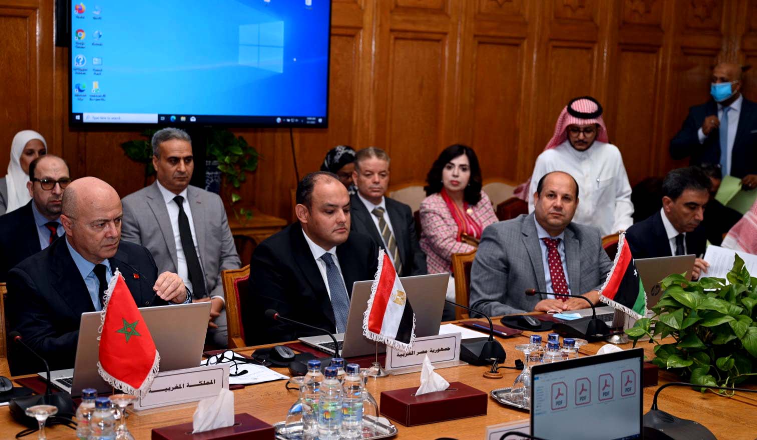 مشاركة وزير التجارة والصناعة في اجتماع الترويكا