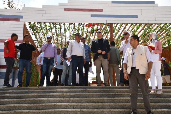 وزير الإسكان يتفقد نماذج الوحدات والفيلات