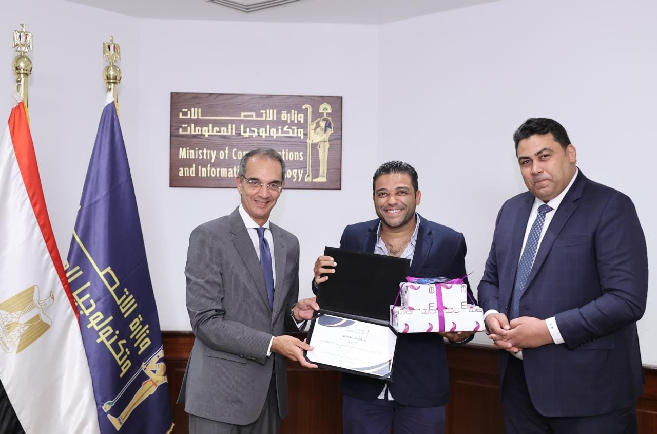 تكريم الدكتور عمرو طلعت لمنتخب مصر للرياضات الإلكترونية