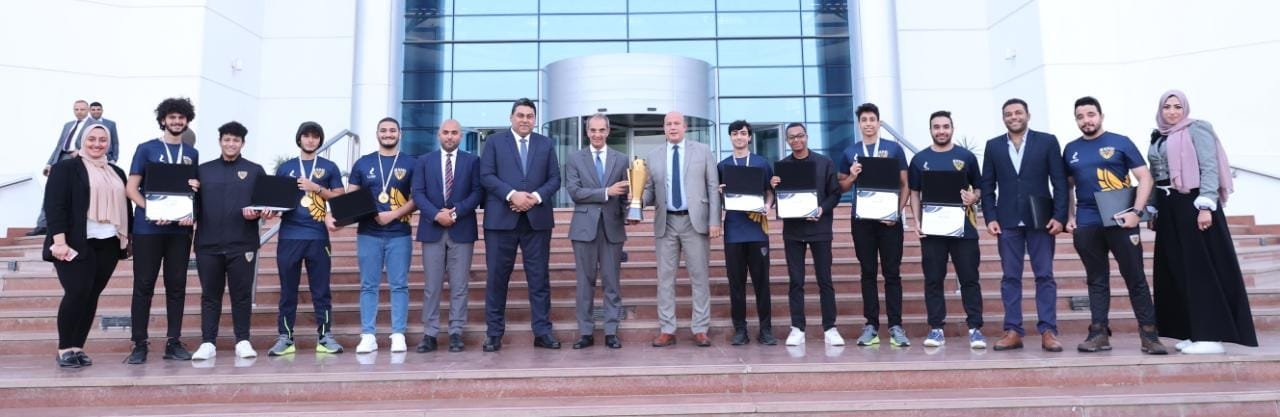 تكريم الدكتور عمرو طلعت لمنتخب مصر للرياضات الإلكترونية