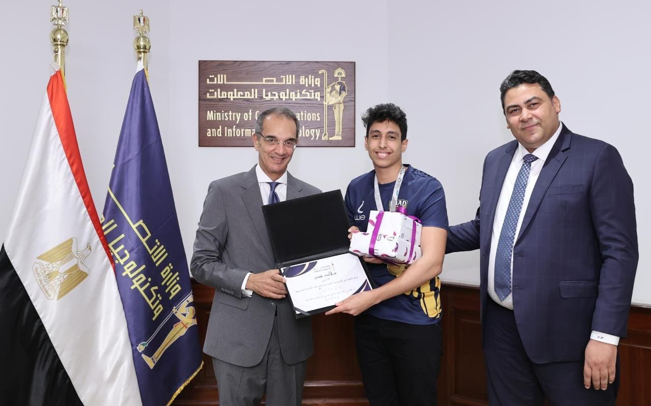 تكريم الدكتور عمرو طلعت لمنتخب مصر للرياضات الإلكترونية