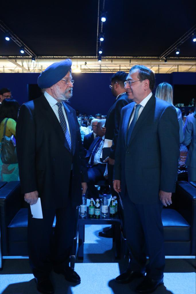 وزير البترول والثروة المعدنية مع نظيره الهندى فى افتتاح مؤتمر جازتك بميلانو الايطالية