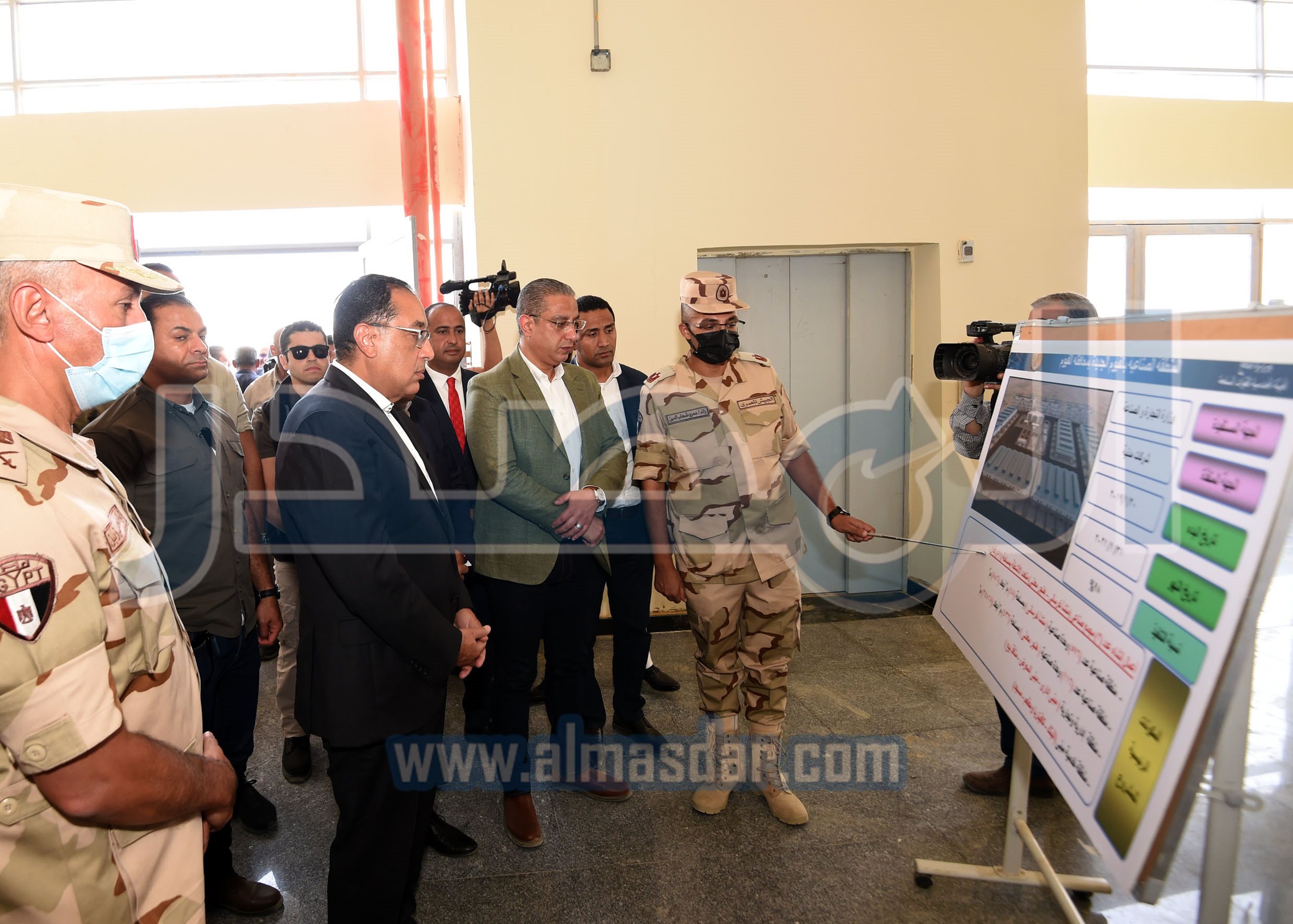 رئيس الوزراء يتفقد مُجمعيْ الصناعات الصغيرة والمتوسطة بمدينة الفيوم الجديدة‎‎