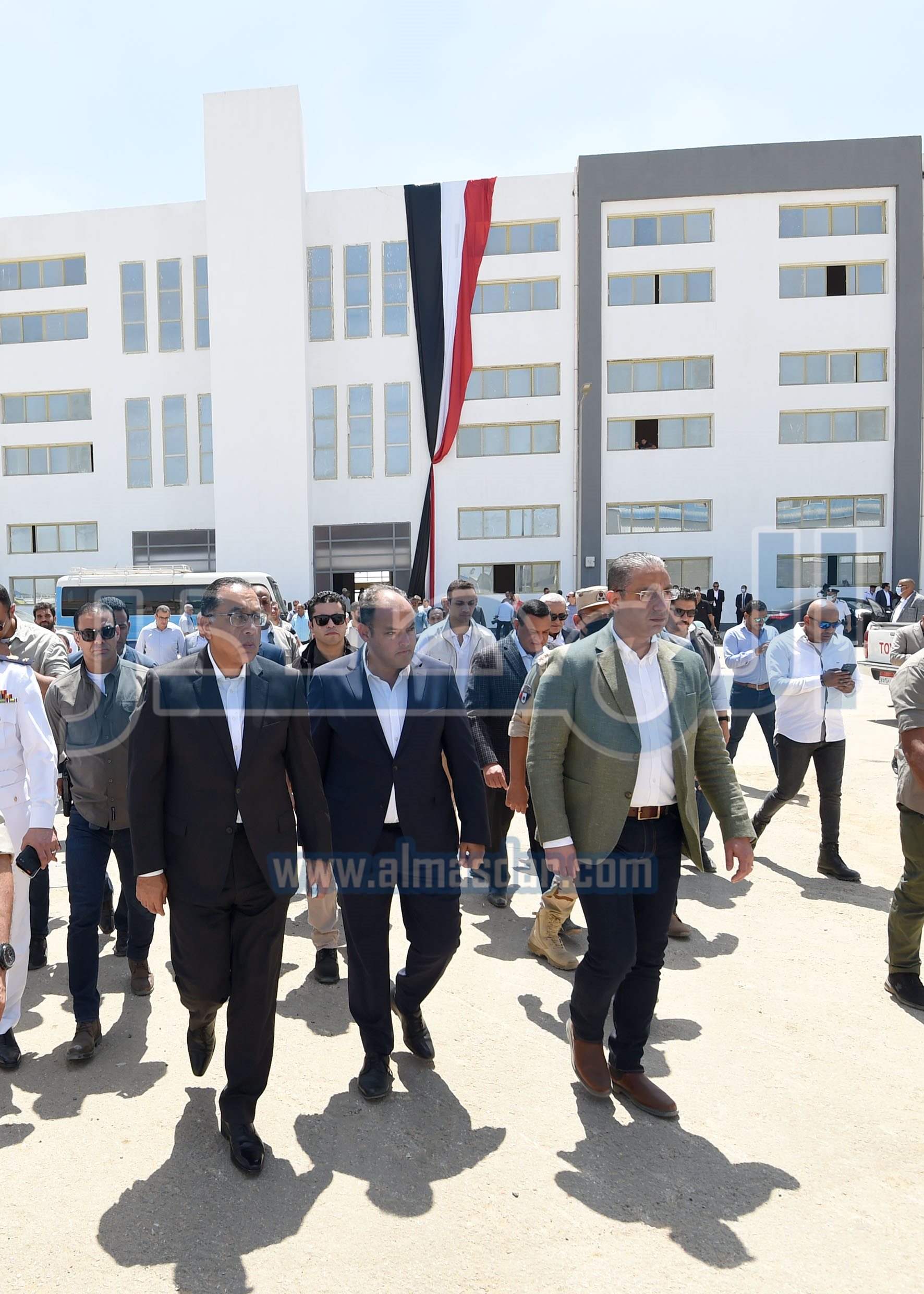 رئيس الوزراء يتفقد مُجمعيْ الصناعات الصغيرة والمتوسطة بمدينة الفيوم الجديدة‎‎