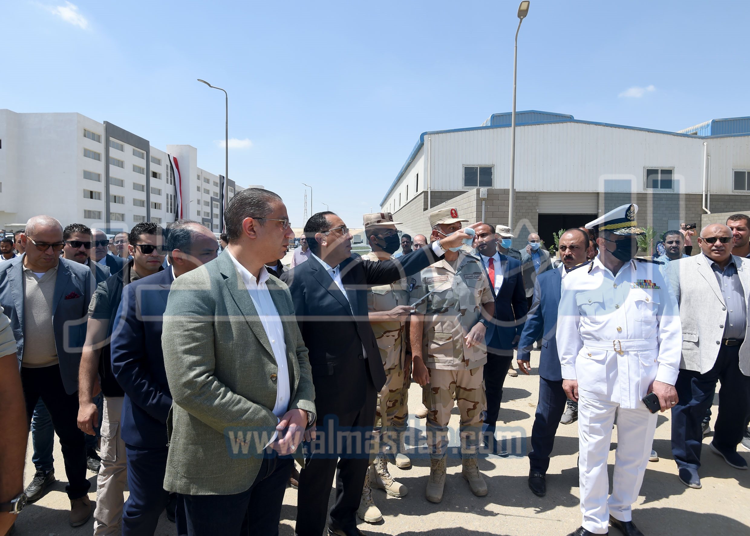 رئيس الوزراء يتفقد مُجمعيْ الصناعات الصغيرة والمتوسطة بمدينة الفيوم الجديدة‎‎