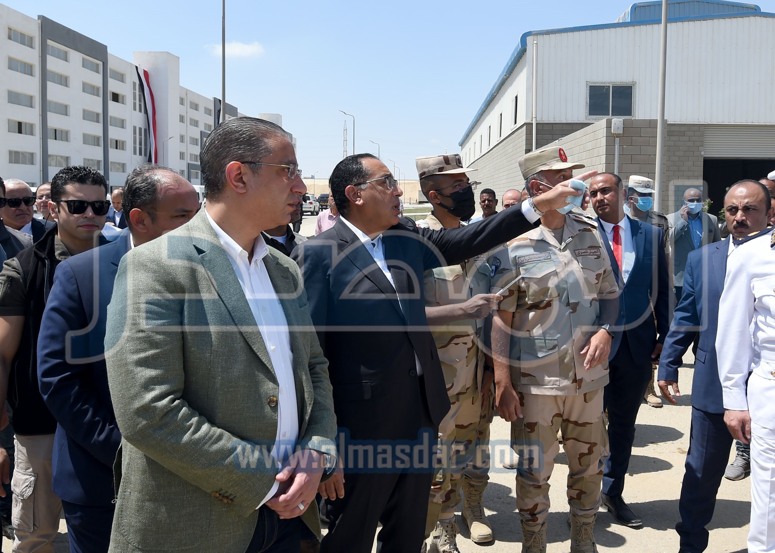 رئيس الوزراء يتفقد مُجمعيْ الصناعات الصغيرة والمتوسطة بمدينة الفيوم الجديدة‎‎