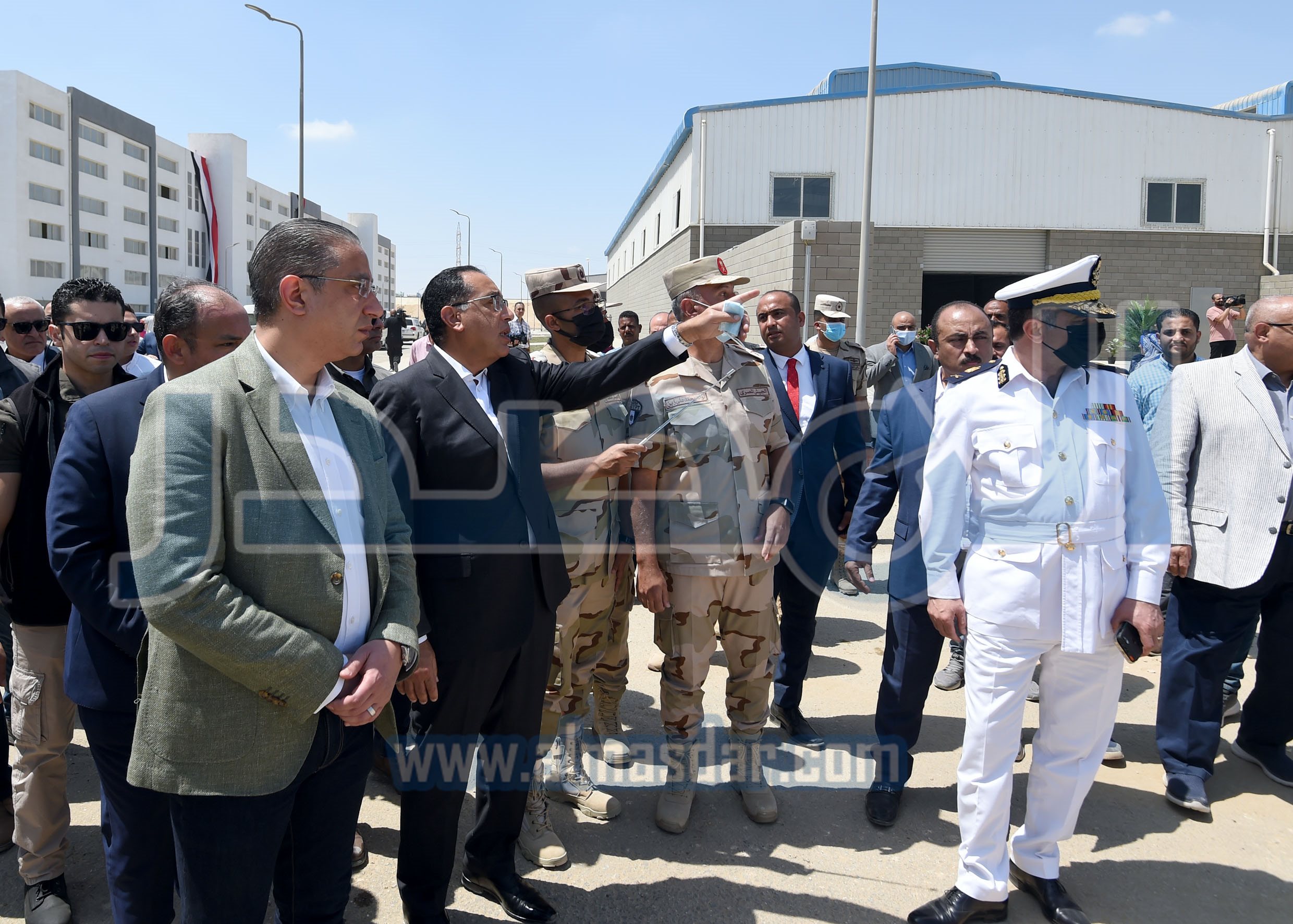 رئيس الوزراء يتفقد مُجمعيْ الصناعات الصغيرة والمتوسطة بمدينة الفيوم الجديدة‎‎