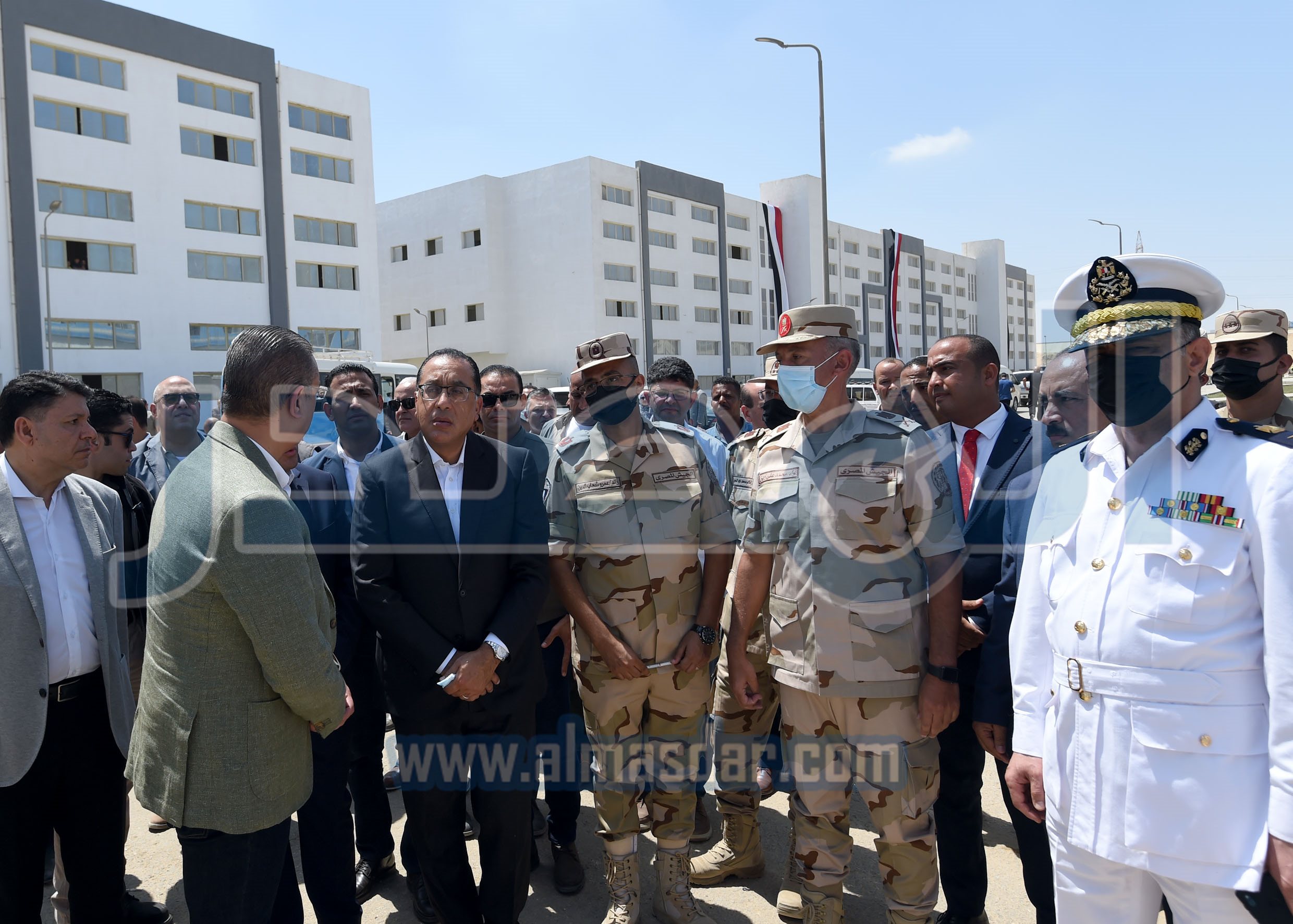 رئيس الوزراء يتفقد مُجمعيْ الصناعات الصغيرة والمتوسطة بمدينة الفيوم الجديدة‎‎