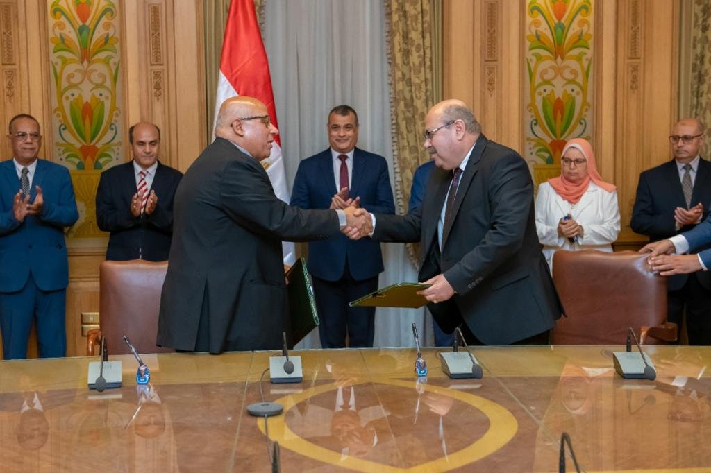  توقيع بروتوكول بين وزارة الإنتاج الحربي وجامعة القاهرة