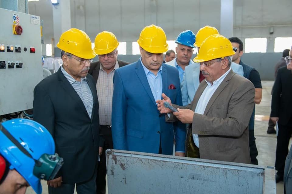 وزير الإنتاج الحربى يتفقد شركة المعصرة للصناعات الهندسية