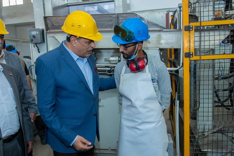 وزير الإنتاج الحربى يتفقد شركة المعصرة للصناعات الهندسية