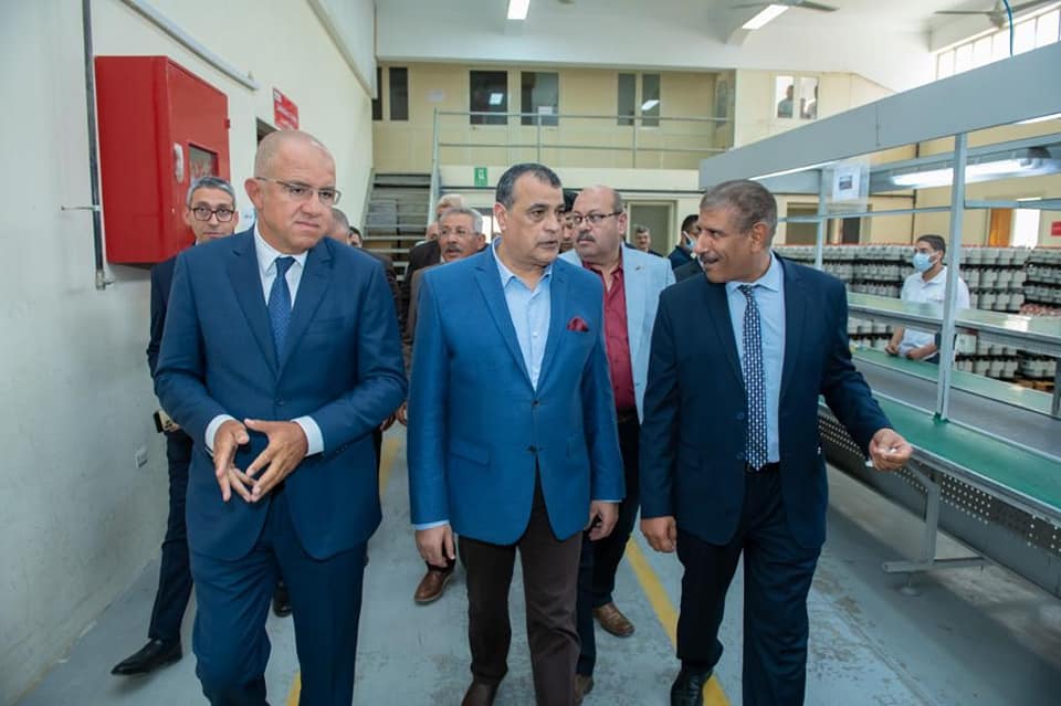 وزير الإنتاج الحربى يتفقد شركة المعصرة للصناعات الهندسية