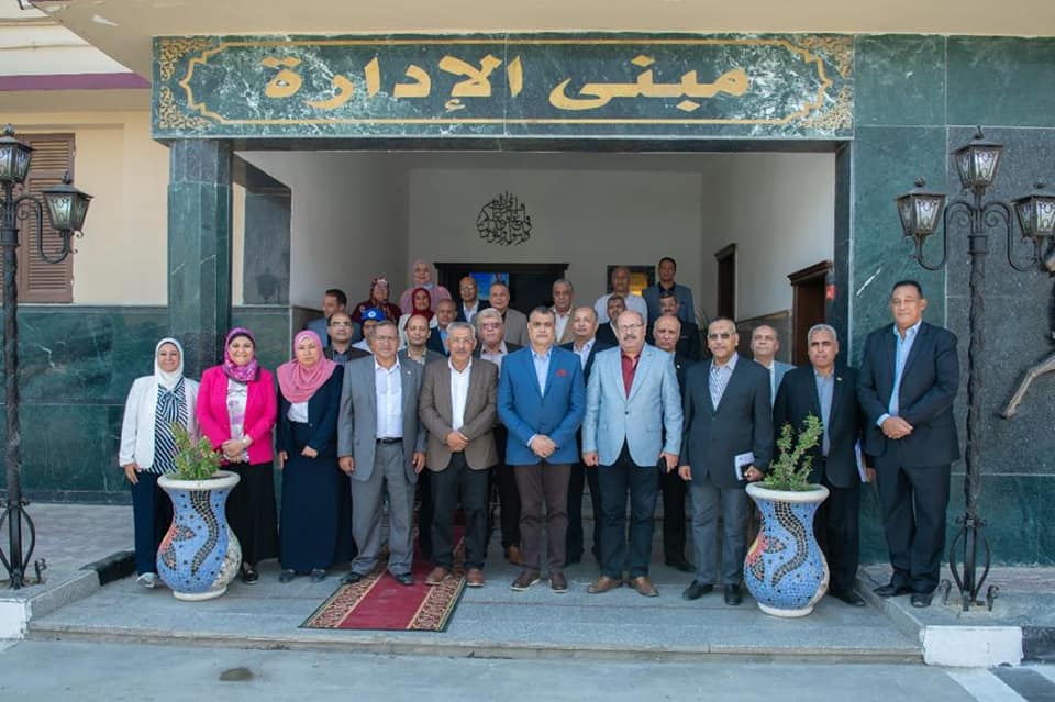 وزير الإنتاج الحربى يتفقد شركة المعصرة للصناعات الهندسية