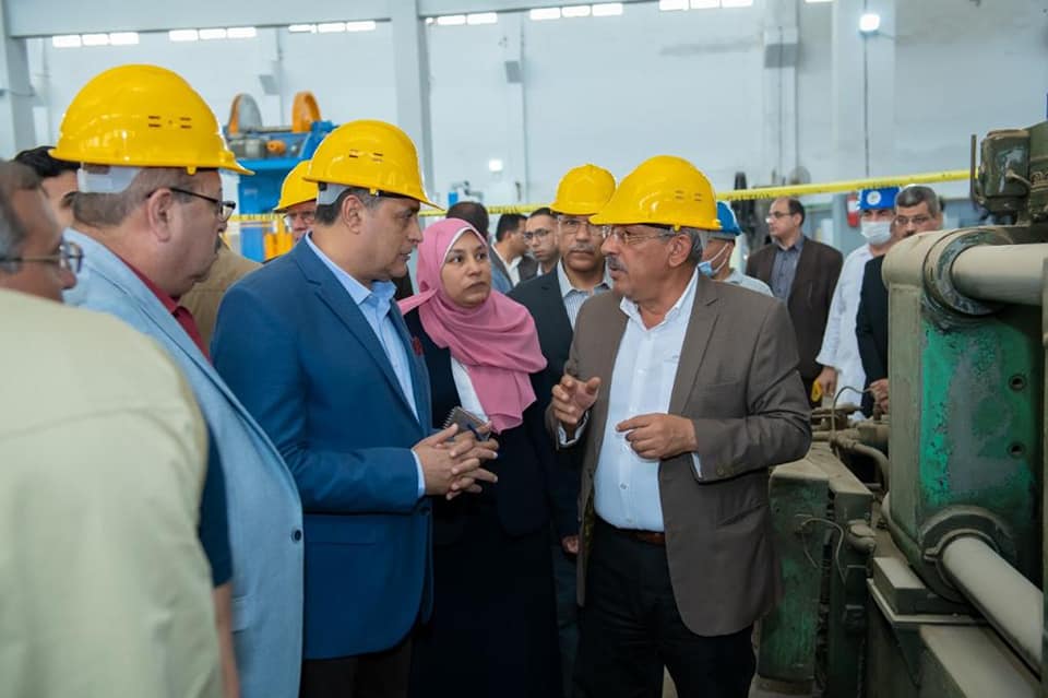 وزير الإنتاج الحربى يتفقد شركة المعصرة للصناعات الهندسية