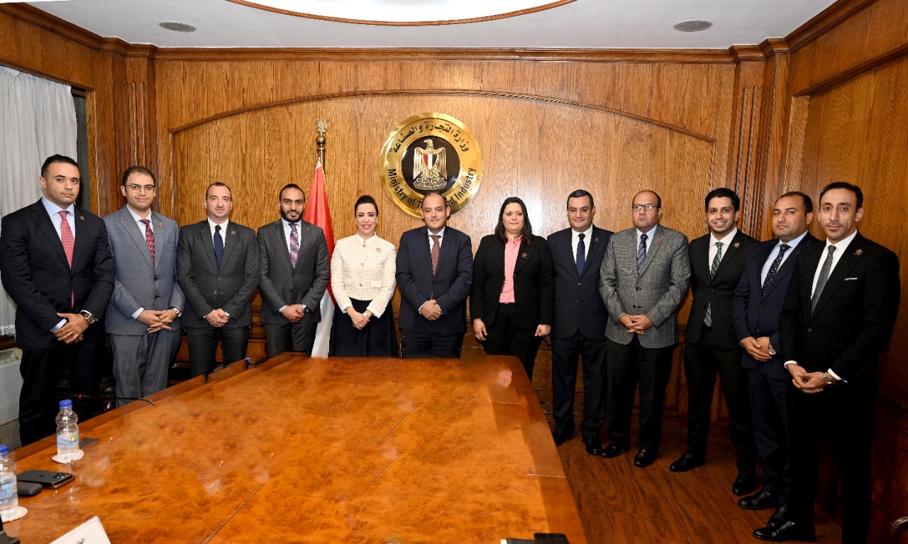 اجتماع بشأن النهوض بالقطاع الصناعي وزيادة الصادرات