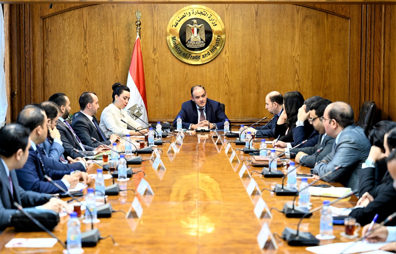 اجتماع بشأن النهوض بالقطاع الصناعي وزيادة الصادرات