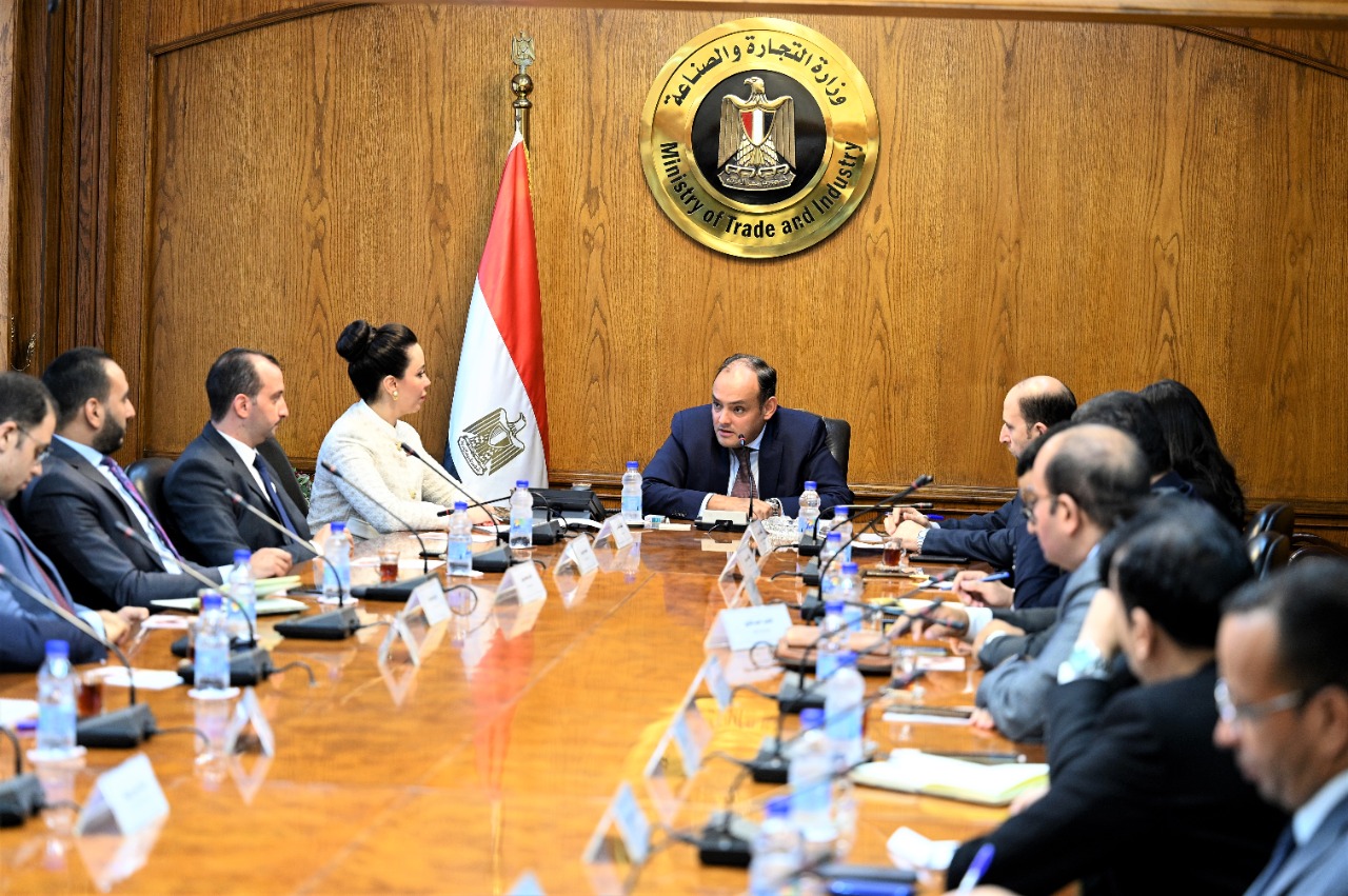 اجتماع بشأن النهوض بالقطاع الصناعي وزيادة الصادرات
