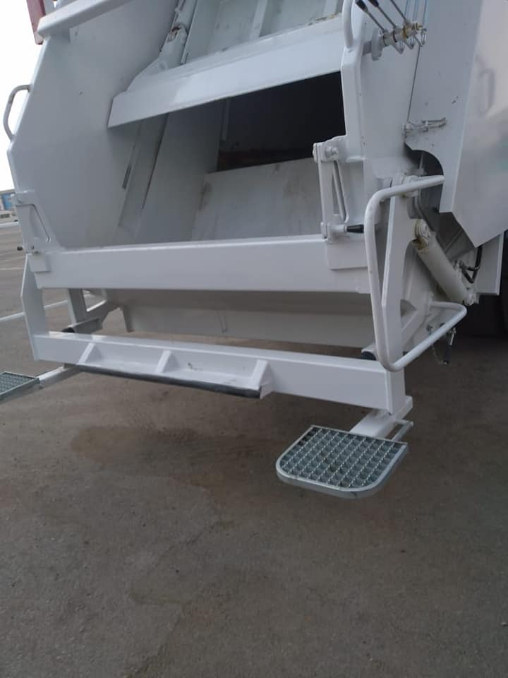 تسليم معدات المحطة الوسيطة المتحركة بمدينة أسوان