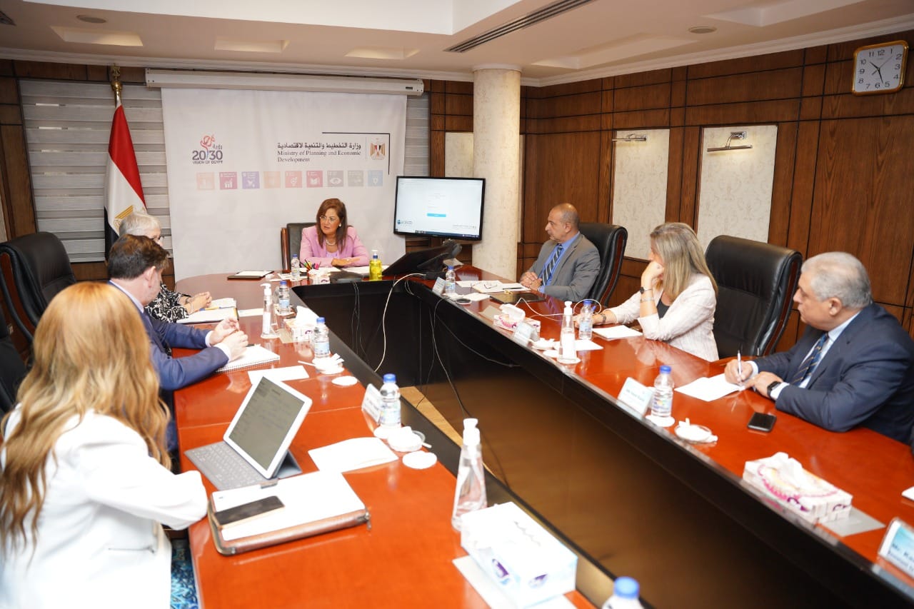 اجتماع وزيرة التخطيط مع ممثلي منظمة التعاون الاقتصادي والتنمية