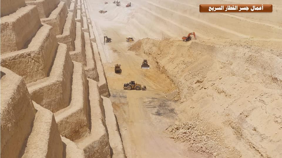 مشروع الخط الأول للقطار الكهربائي السريع من العين السخنة حتي محطة محمد نجيب