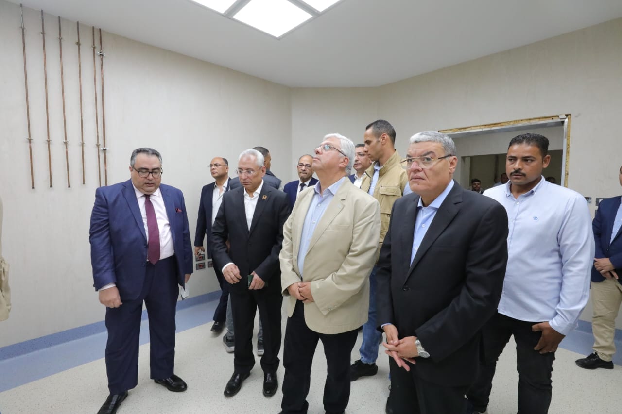 وزير التعليم العالي يتفقد عددًا من المنشآت الطبية الجديدة 