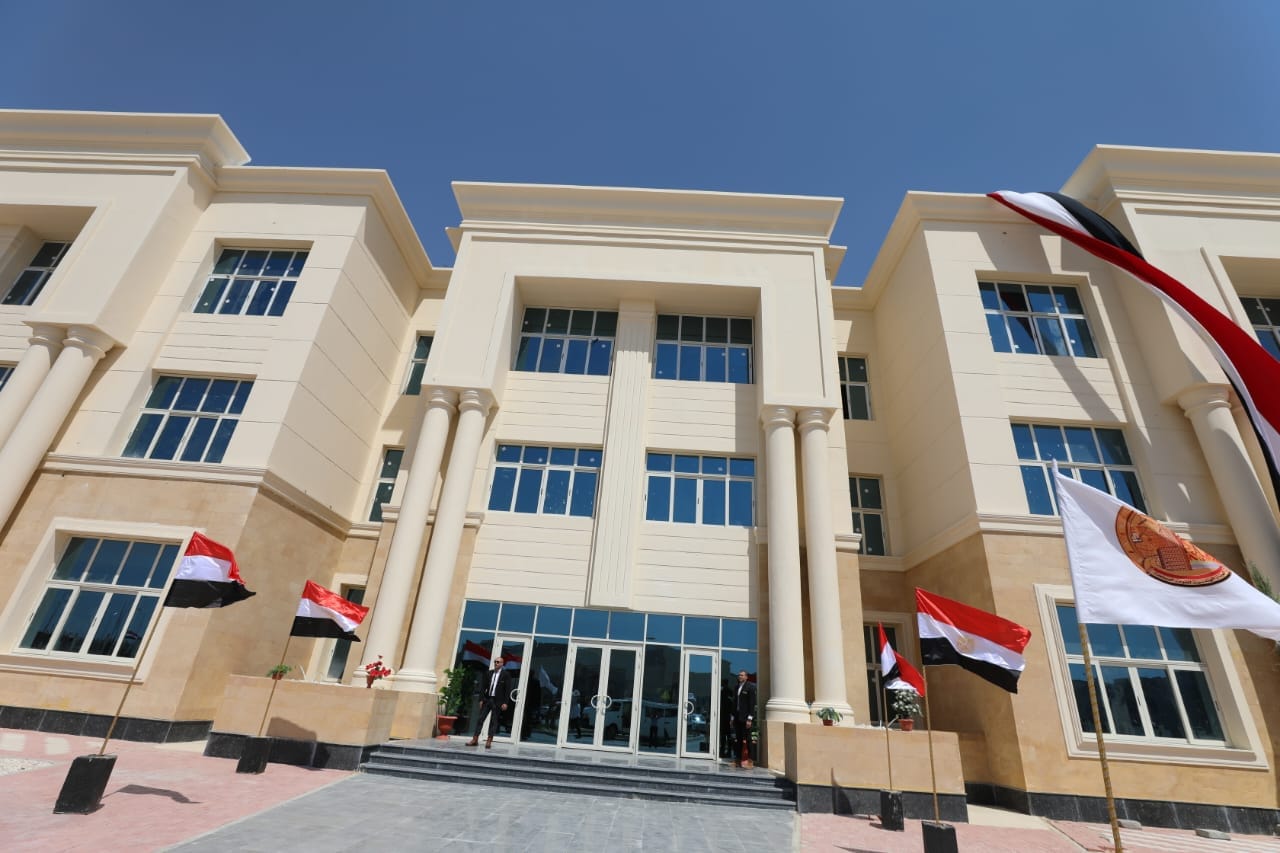 وزير التعليم العالي يتفقد مقر جامعة المنيا الأهلية 