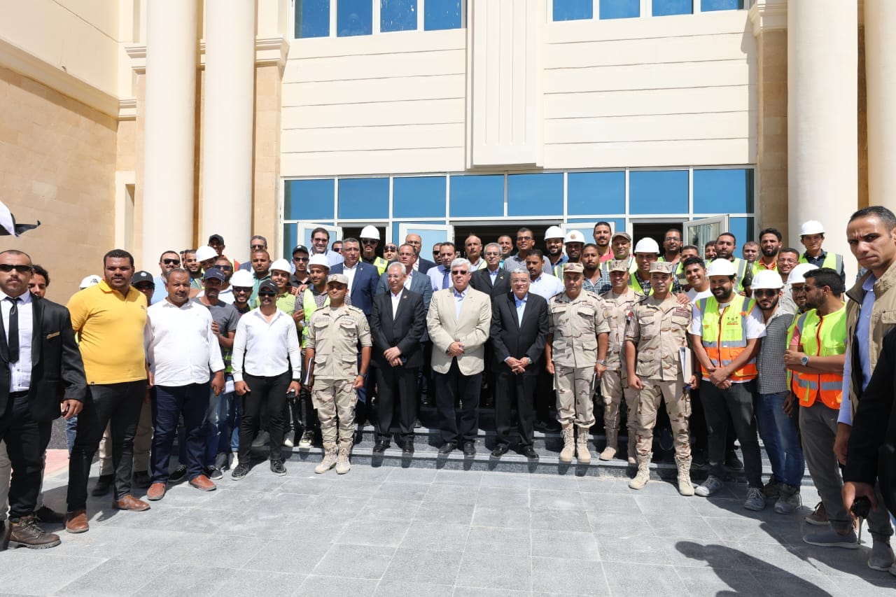 وزير التعليم العالي يتفقد مقر جامعة المنيا الأهلية 