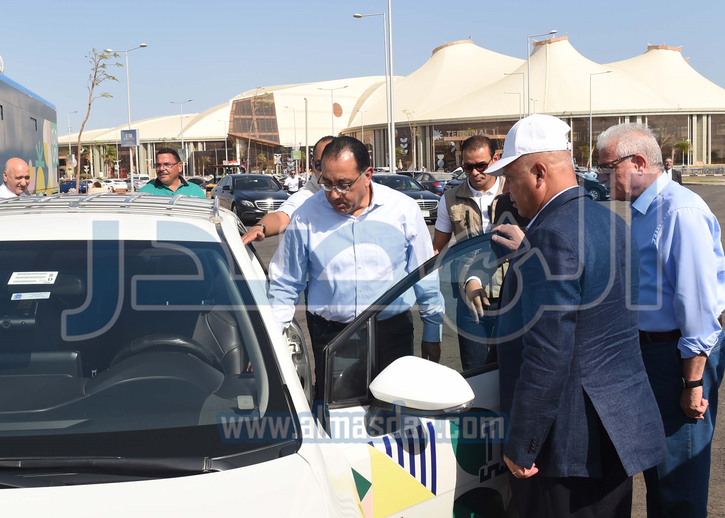 رئيس الوزراء يتابع تطبيقات منظومة الحلول الرقمية الذكية والدفع الإلكتروني بشرم الشيخ