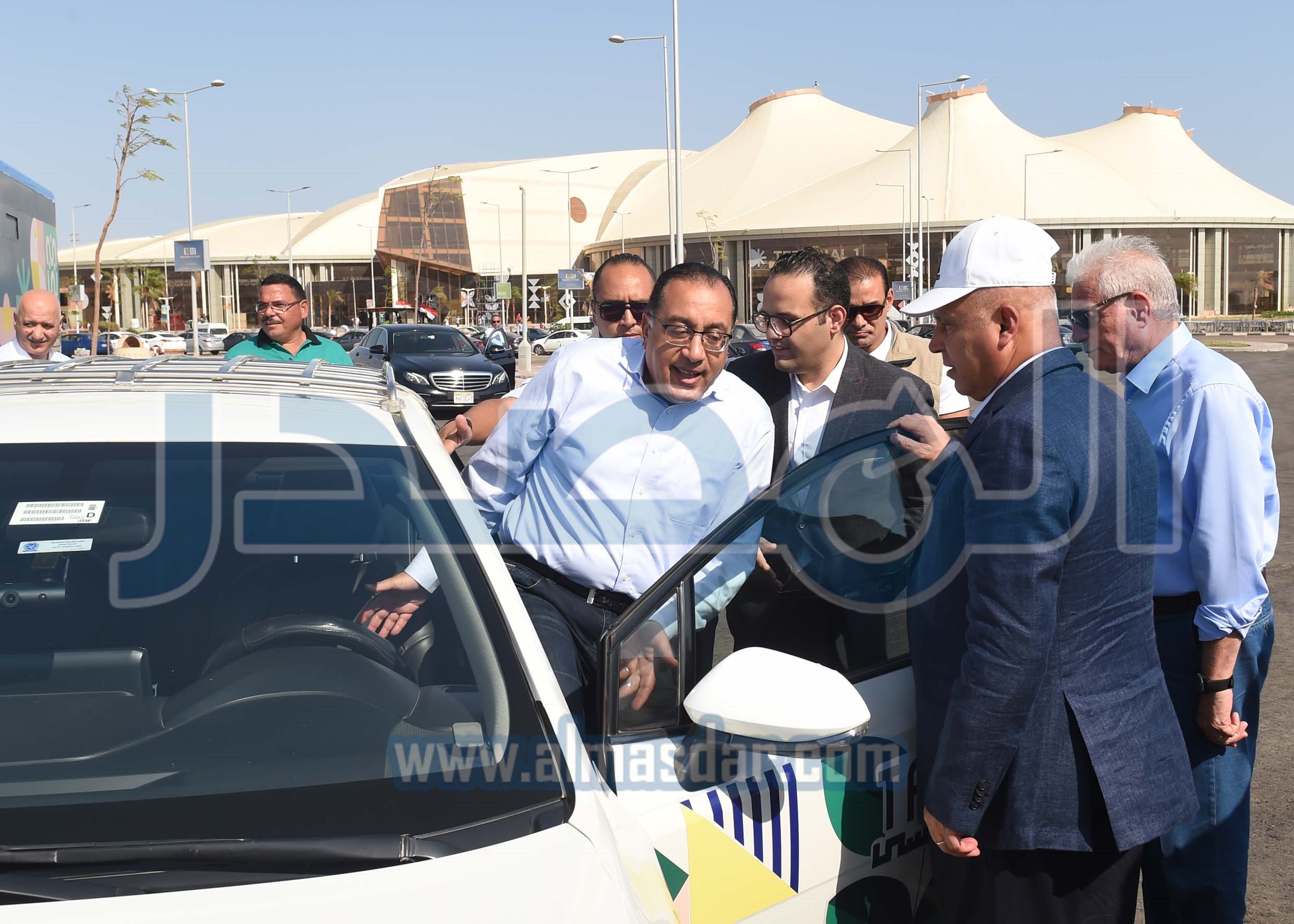 رئيس الوزراء يتابع تطبيقات منظومة الحلول الرقمية الذكية والدفع الإلكتروني بشرم الشيخ