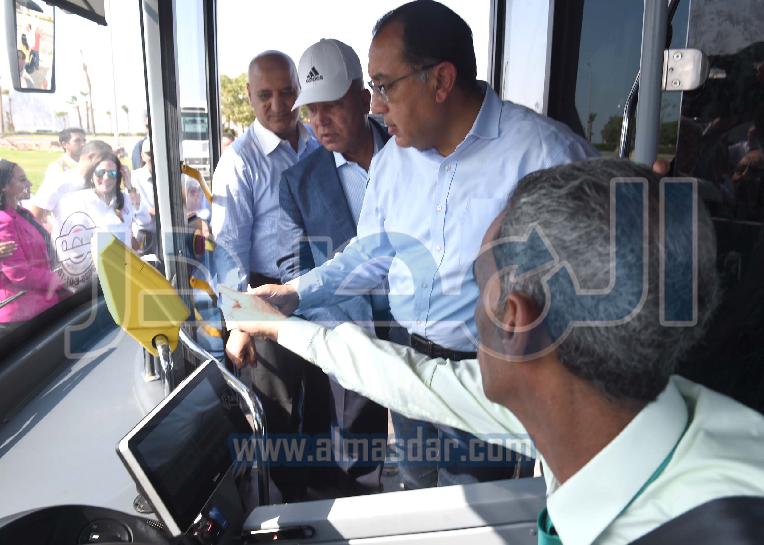 رئيس الوزراء يتابع تطبيقات منظومة الحلول الرقمية الذكية والدفع الإلكتروني بشرم الشيخ