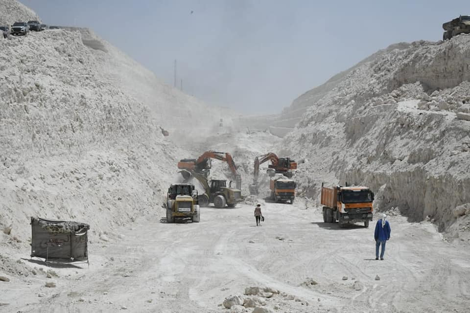 مشروع الخط الأول للقطار الكهربائي السريع من العين السخنة حتي محطة محمد نجيب