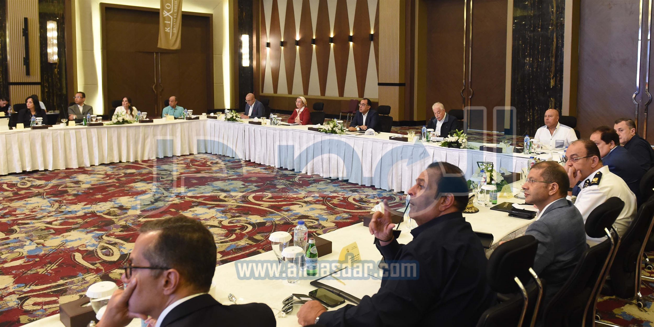 اجتماع استكمال مشروعات التطوير الجاري تنفيذها بالمدينة