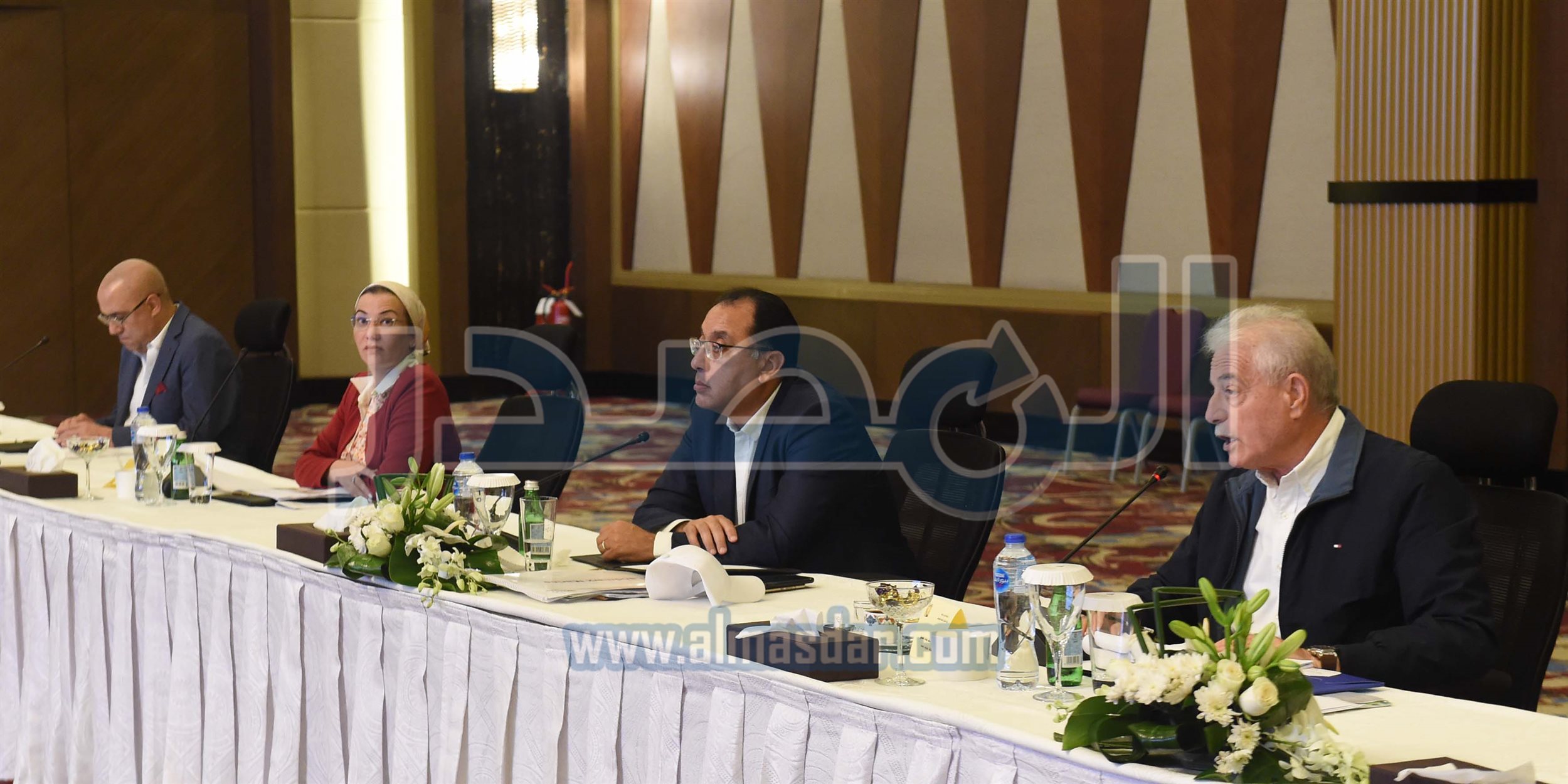 اجتماع استكمال مشروعات التطوير الجاري تنفيذها بالمدينة