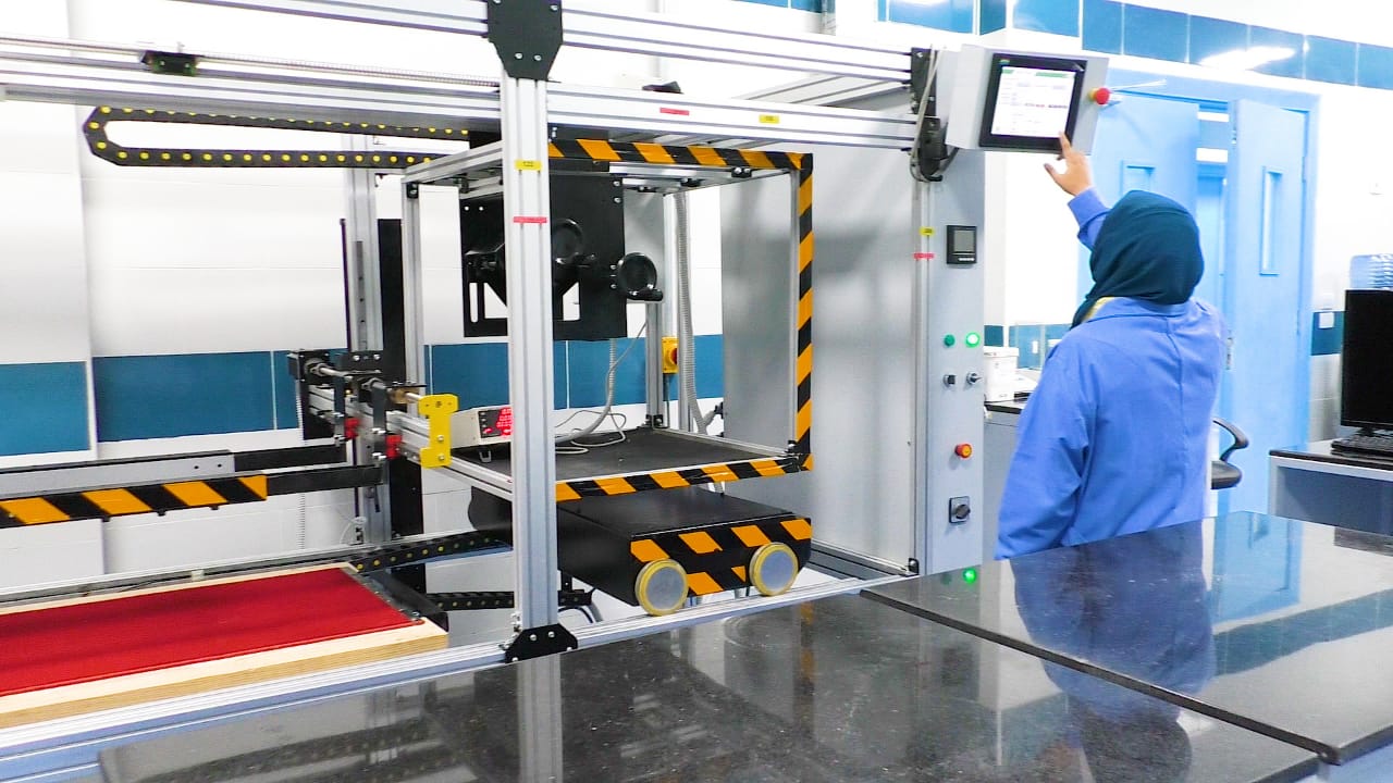 بدء التشغيل التجريبي للمعامل الصناعية