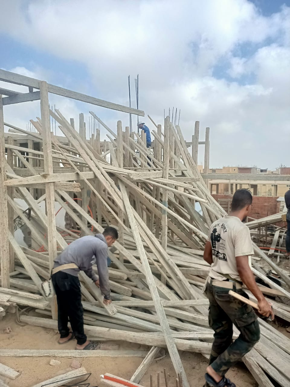 حملات إزالة مخالفات البناء والتعديات بالقطاع الأول للساحل الشمالي الغربي