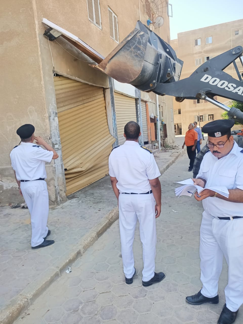 حملات إزالة مخالفات البناء والتعديات بالقطاع الأول للساحل الشمالي الغربي