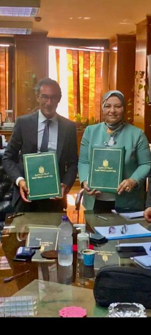 الشركة المصرية لنقل الكهرباء توقع 4 عقود بـ 800 مليون جنيه مصرى