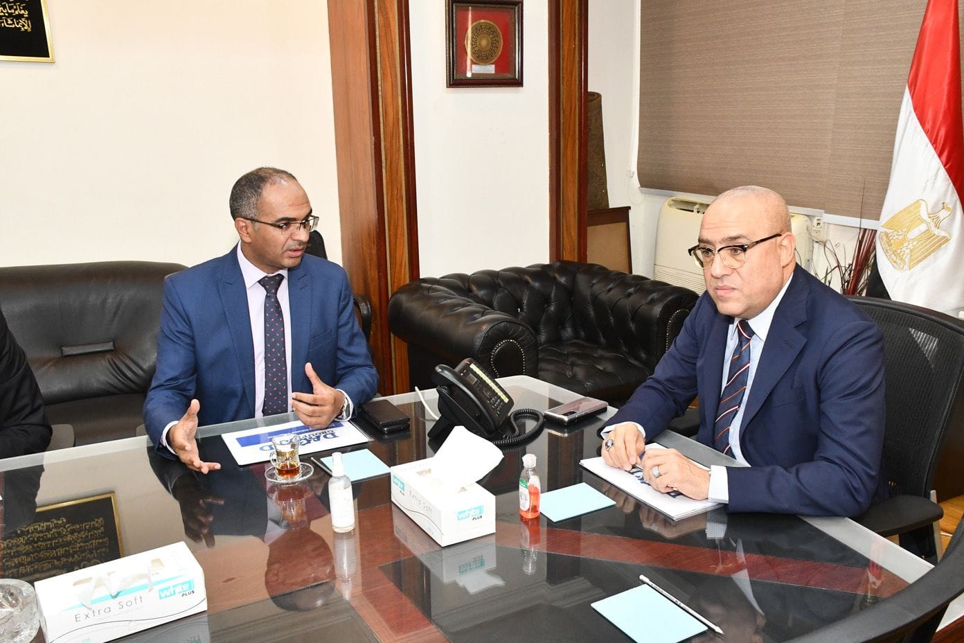 اجتماع بشأن مشروعات مياه الشرب والصرف الصحى