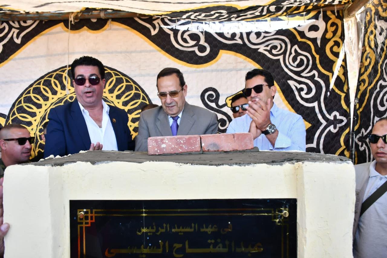 وضع حجر الأساس لإحلال وتجديد مركز شباب الشيخ زويد